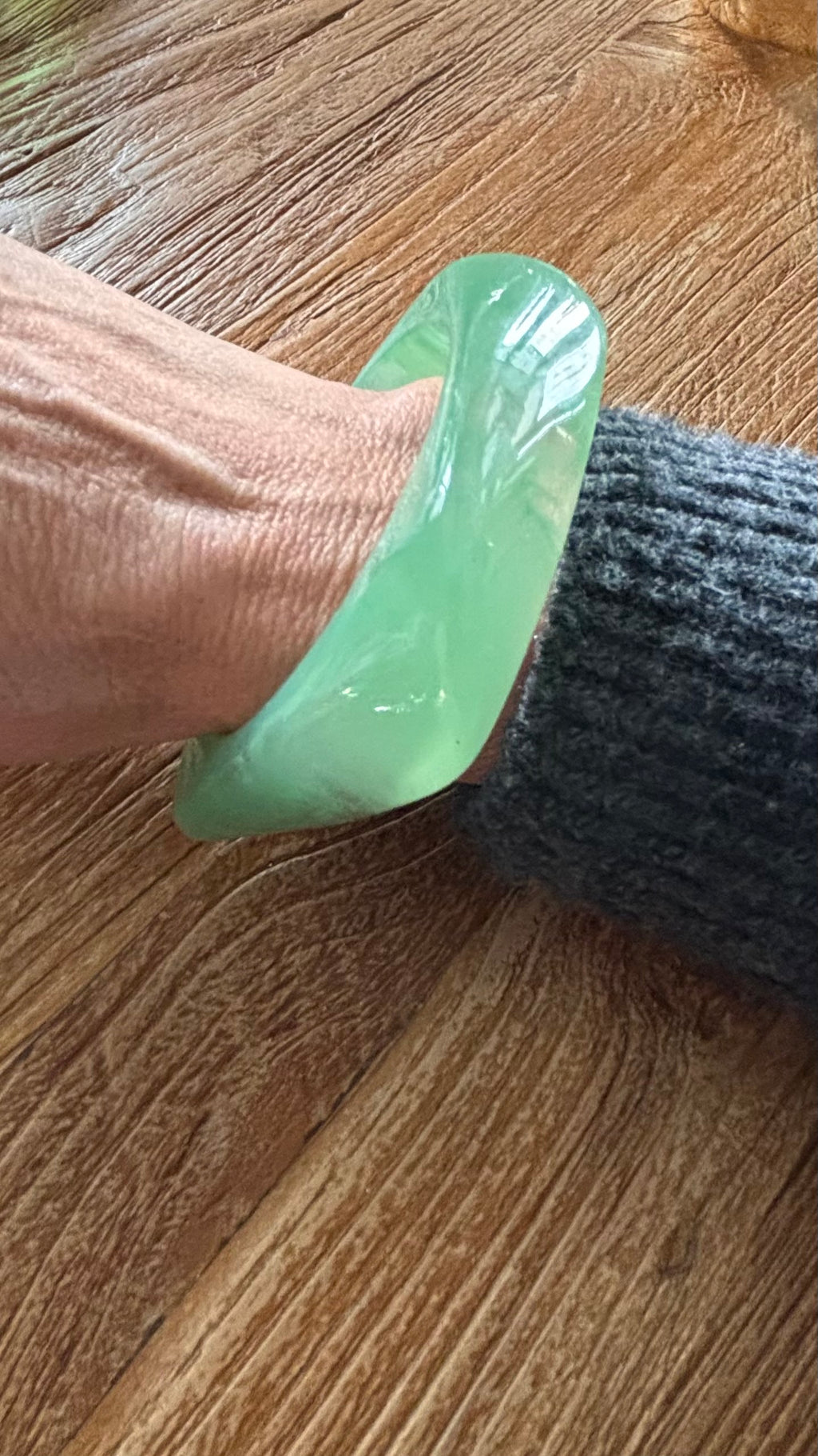 Resin armband light green