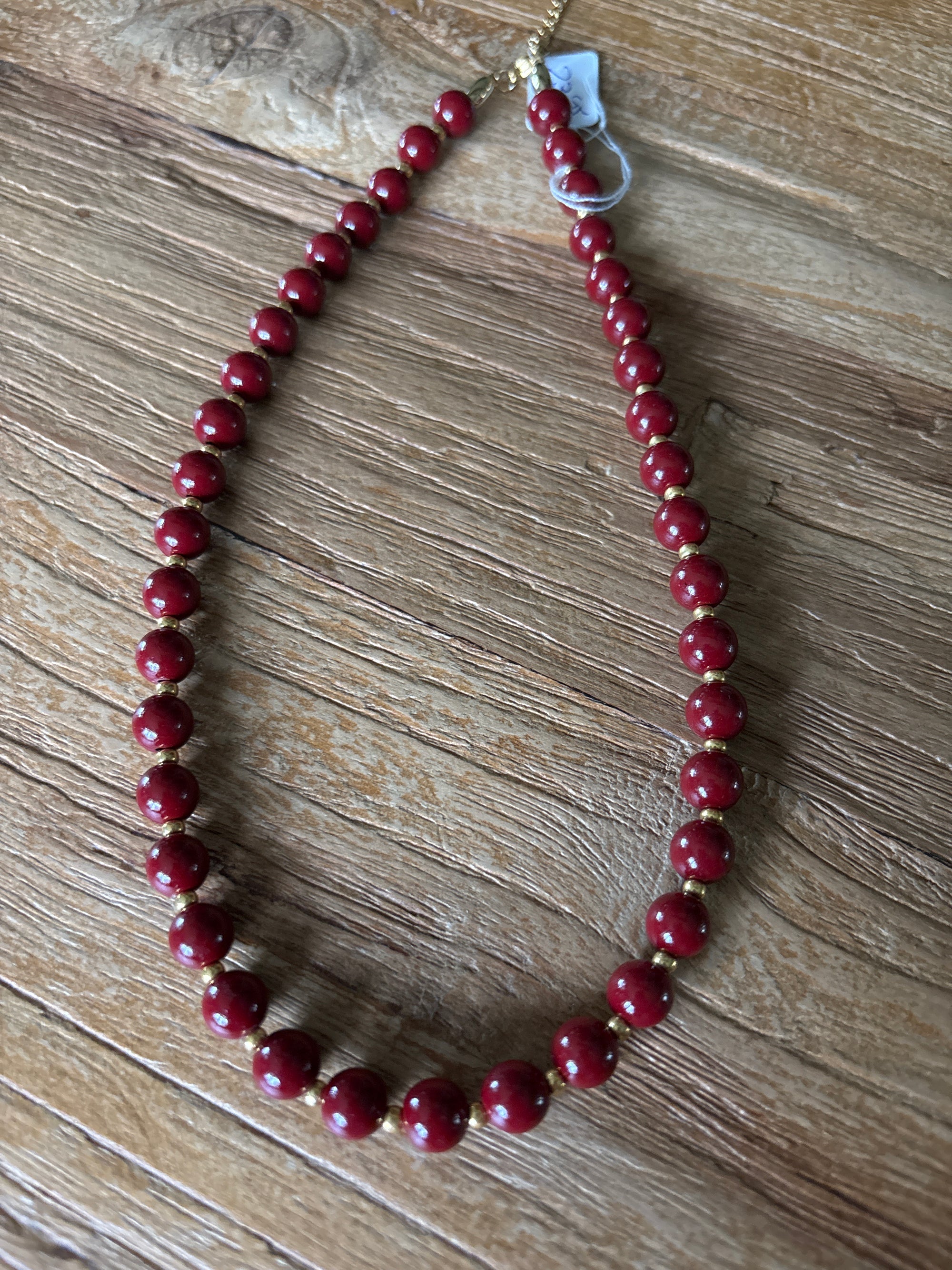 Burgundy rode ketting