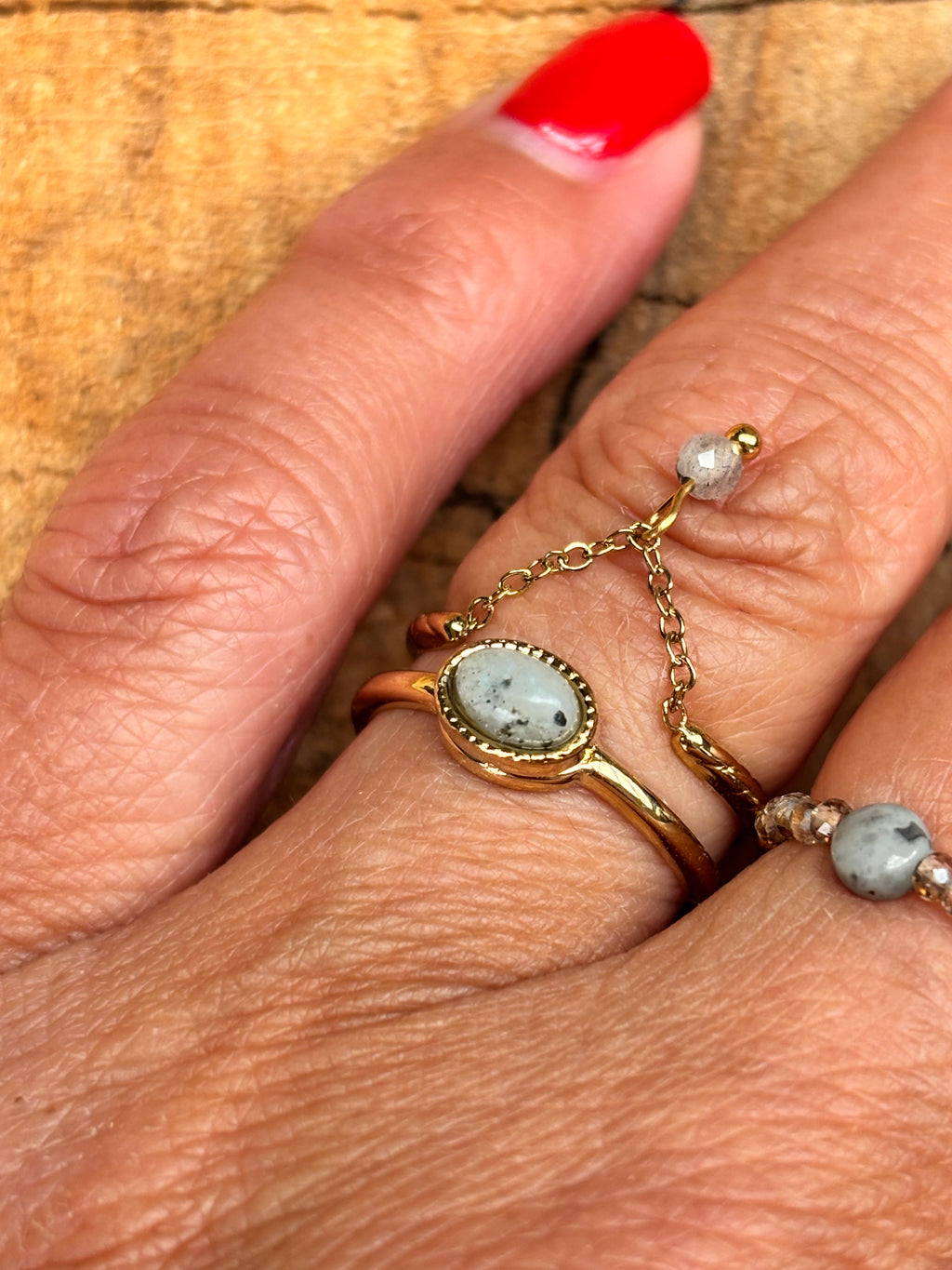 Ring met klein kettinkje