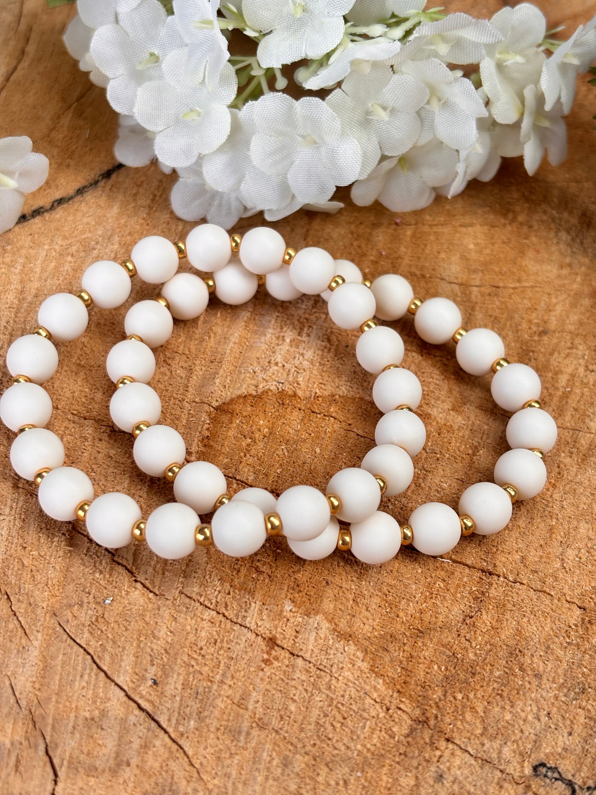 Acryl 8mm armband roomwit met goud