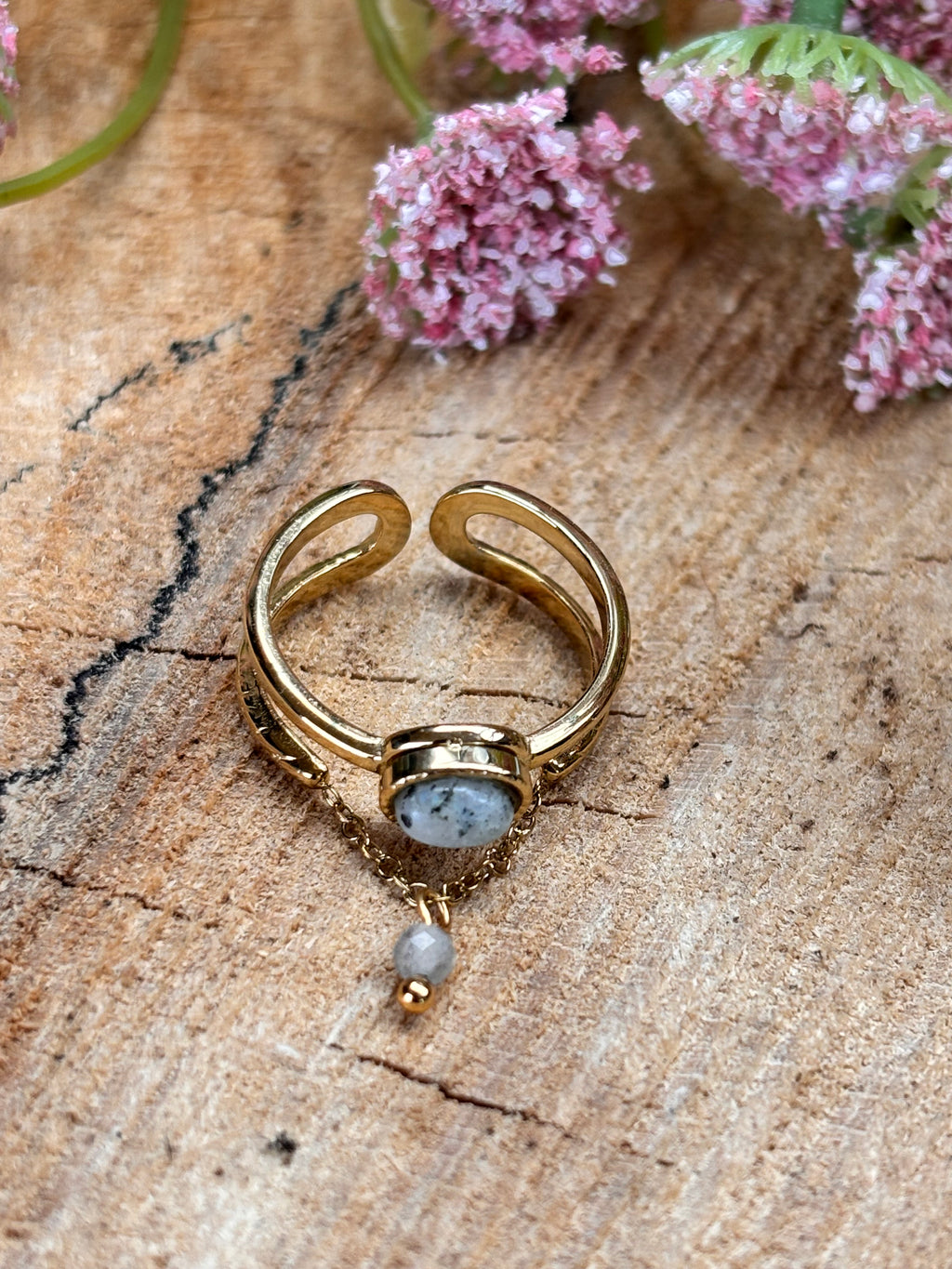 Ring met klein kettinkje