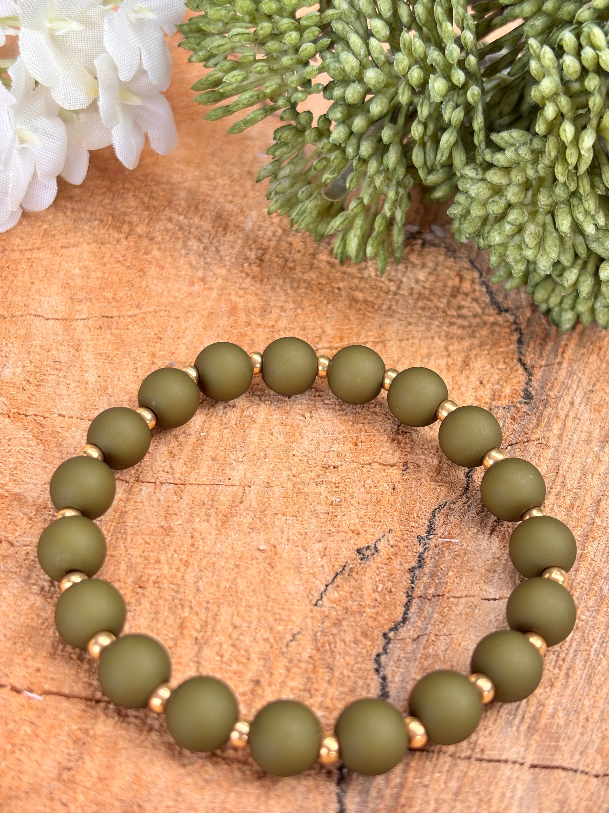 Acryl 8mm armband army/gold