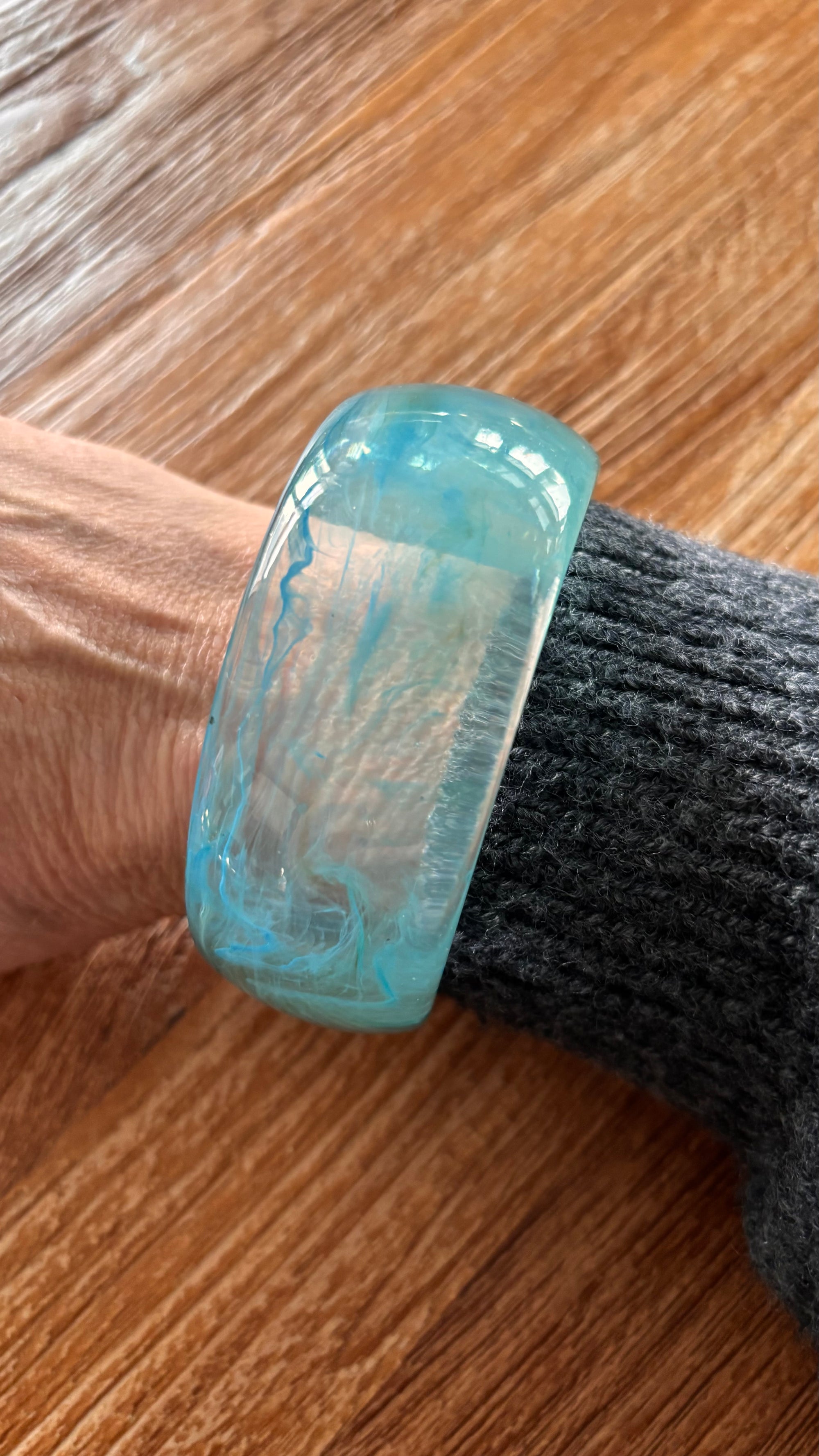 Resin armband aqua
