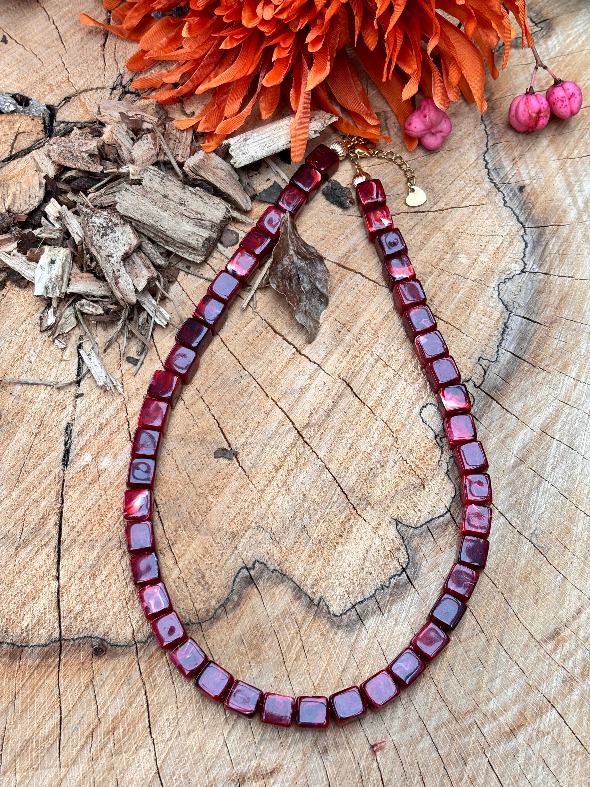 Trendy ketting burgundy vierkant
