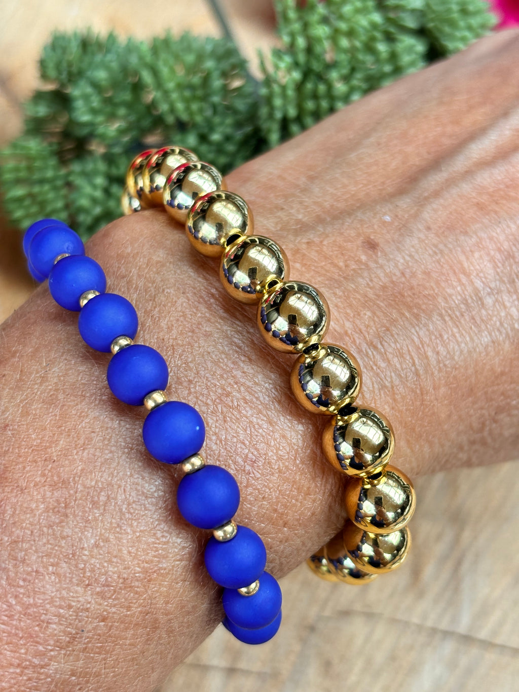 Acryl 8mm armband koningsblauw met goud