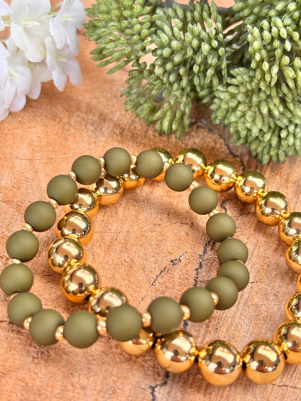 Acryl 8mm armband army/gold