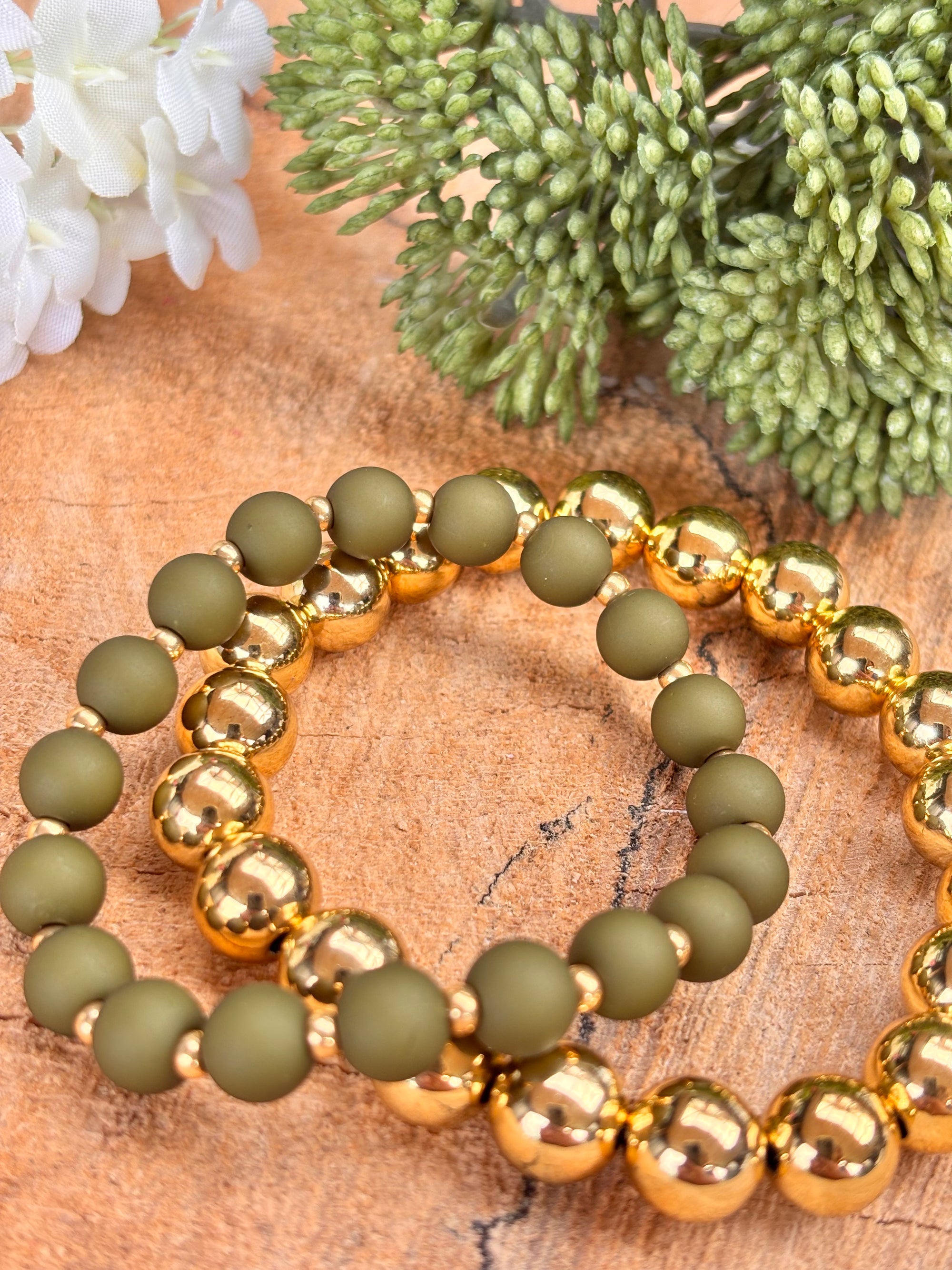 Acryl 8mm armband army/gold