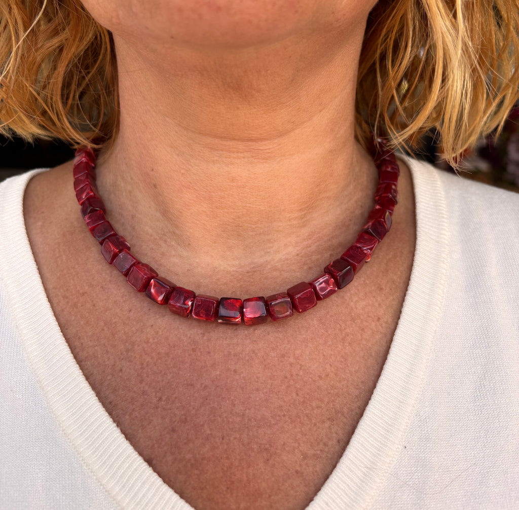 Trendy ketting burgundy vierkant