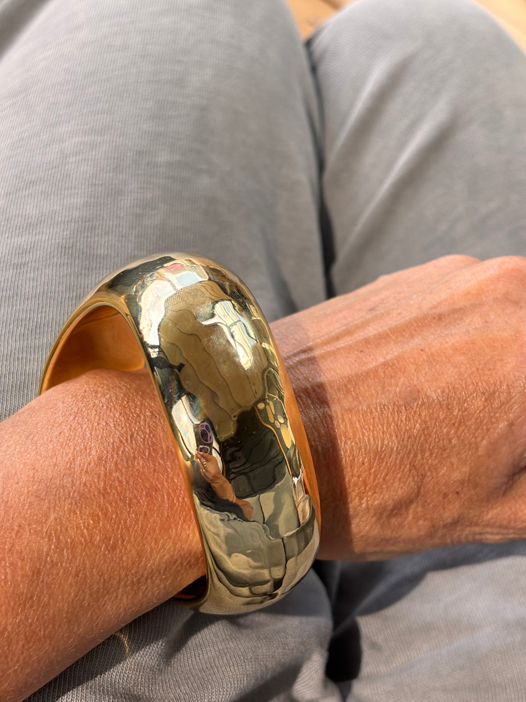 Resin armband gold bangle