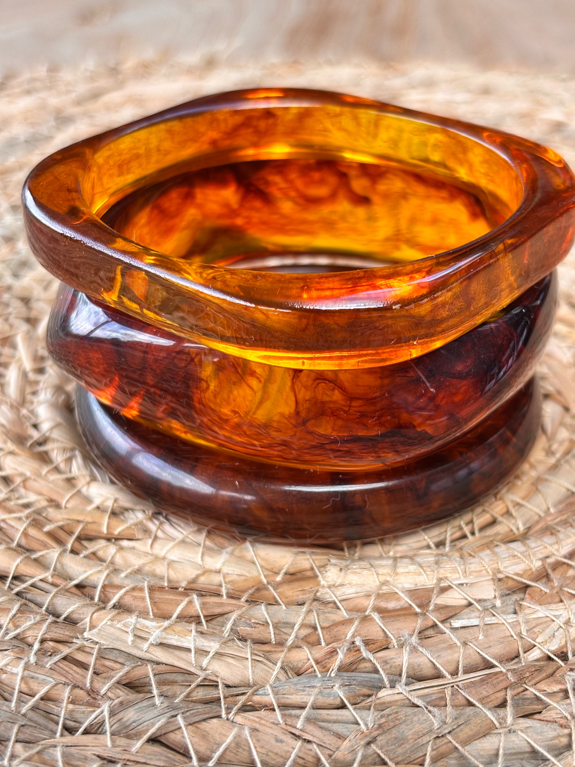 Trendy resin armband bruin 7kant