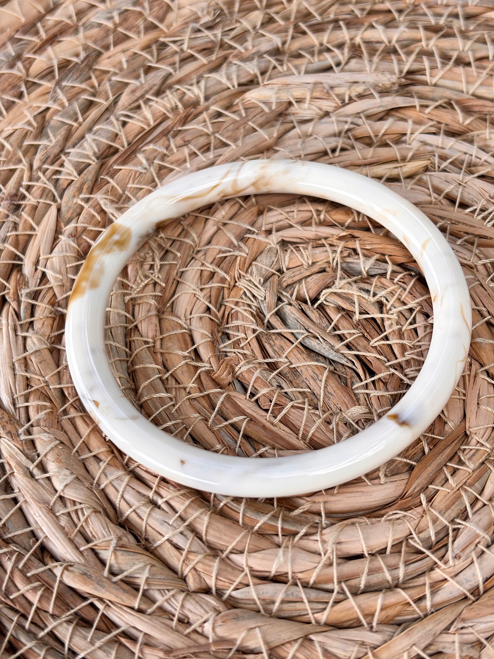 Resin armband marmer crème