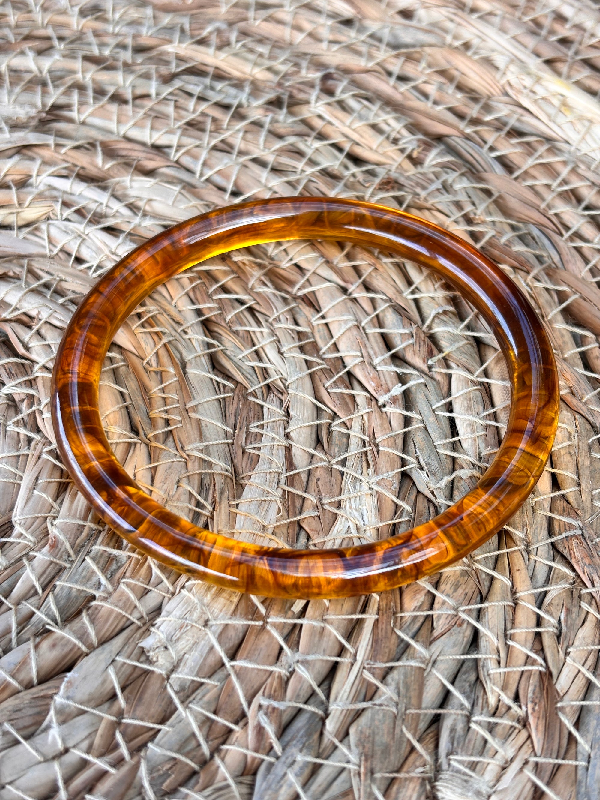 Trendy resin armband bruin