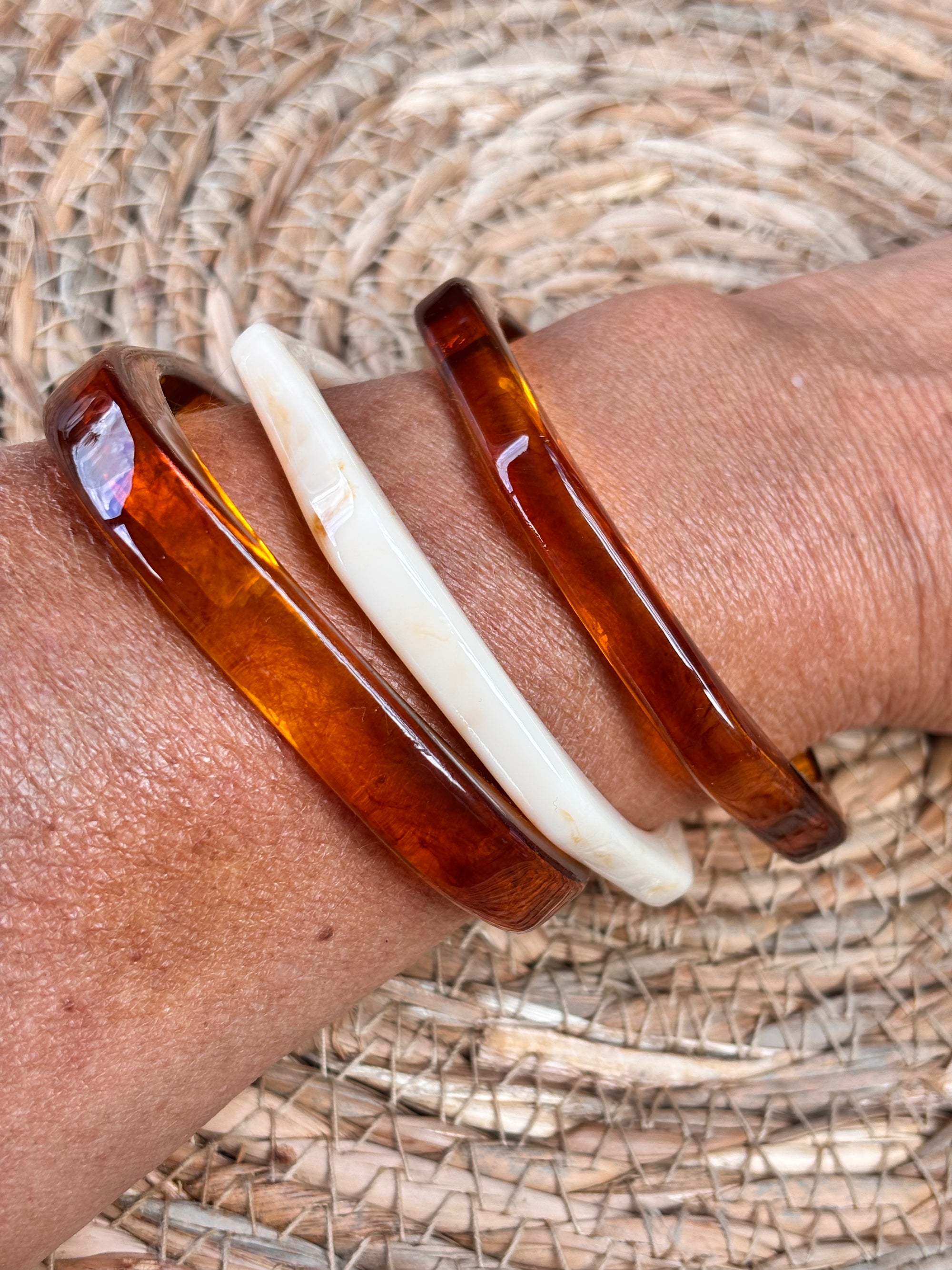 Trendy resin armband bruin 7kant