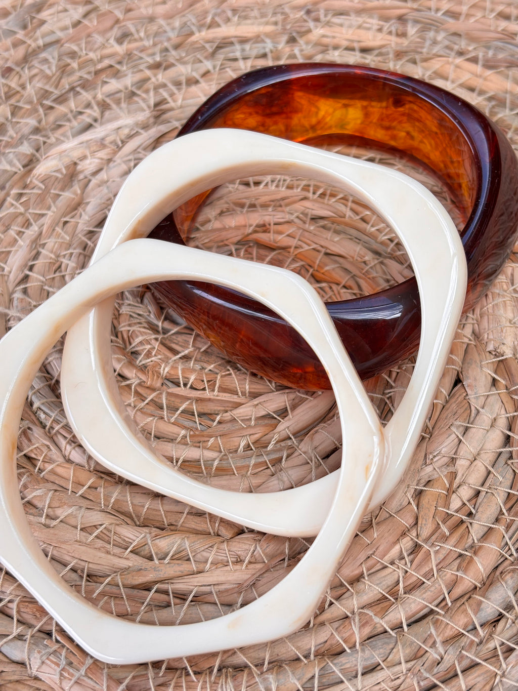 Trendy resin armband marmer crème vierkant