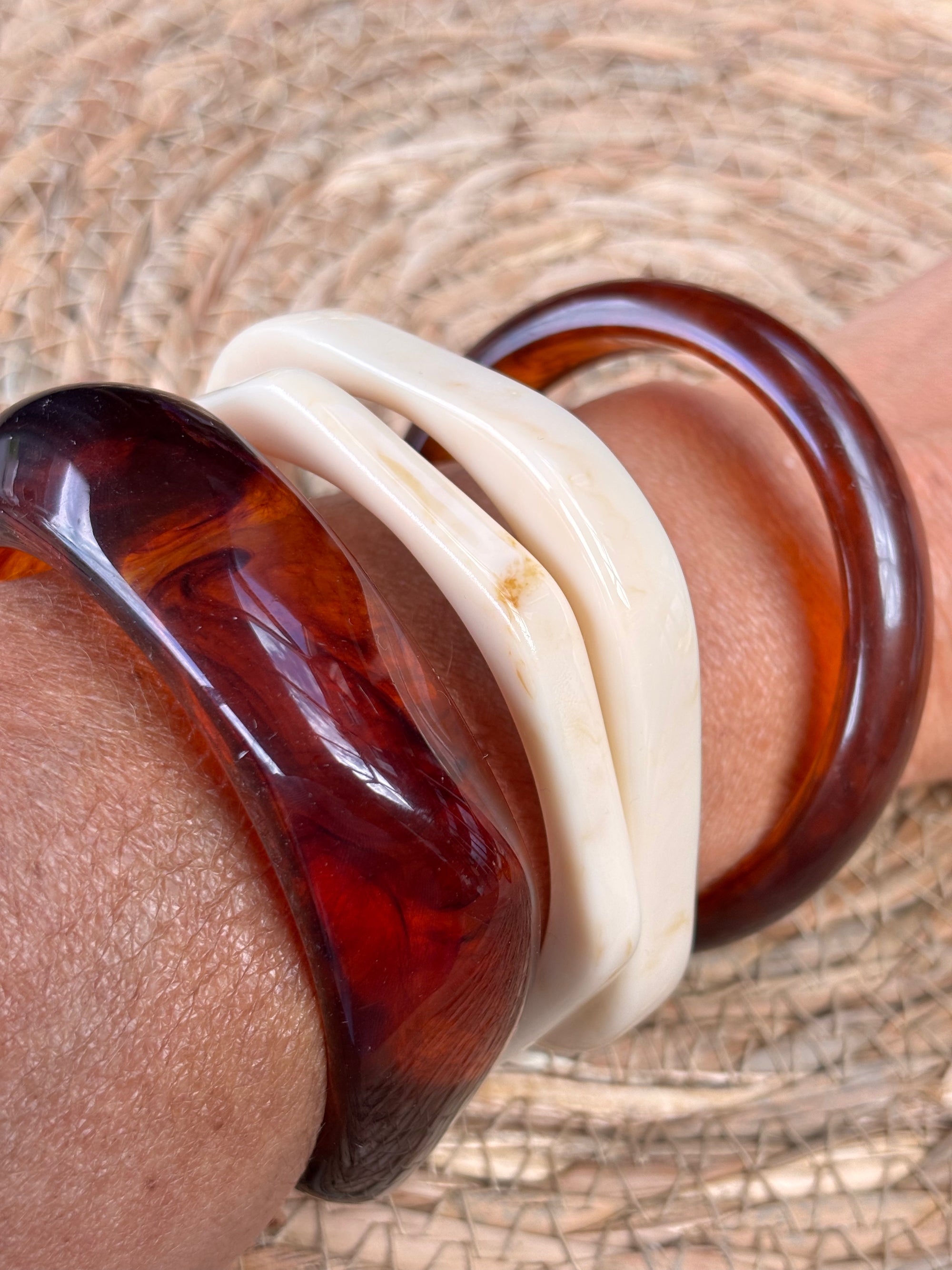 Trendy resin armband marmer crème vierkant